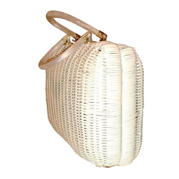 Vintage White Wicker Purse w/Pearl Lucite Handles Mid Century Modern Hong Kong - Picture 2 of 16